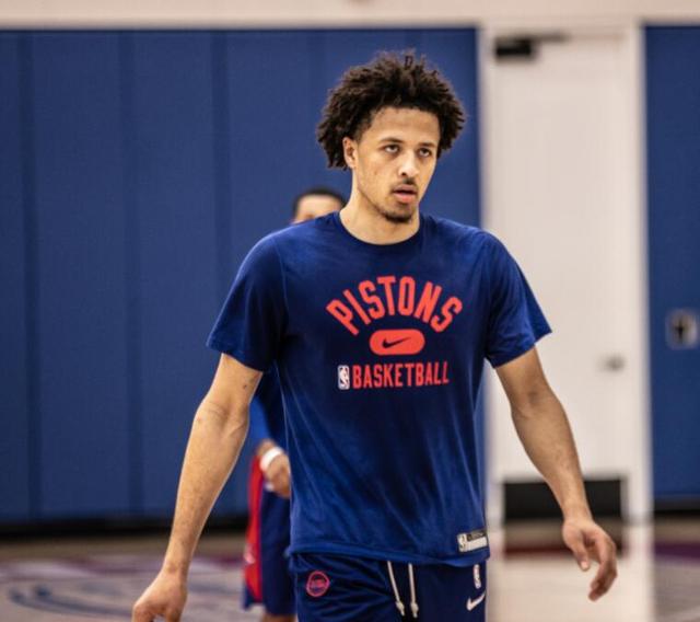 是足球场上 是足球场上