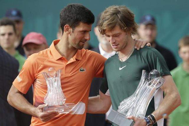 被压到同一 被压到同一